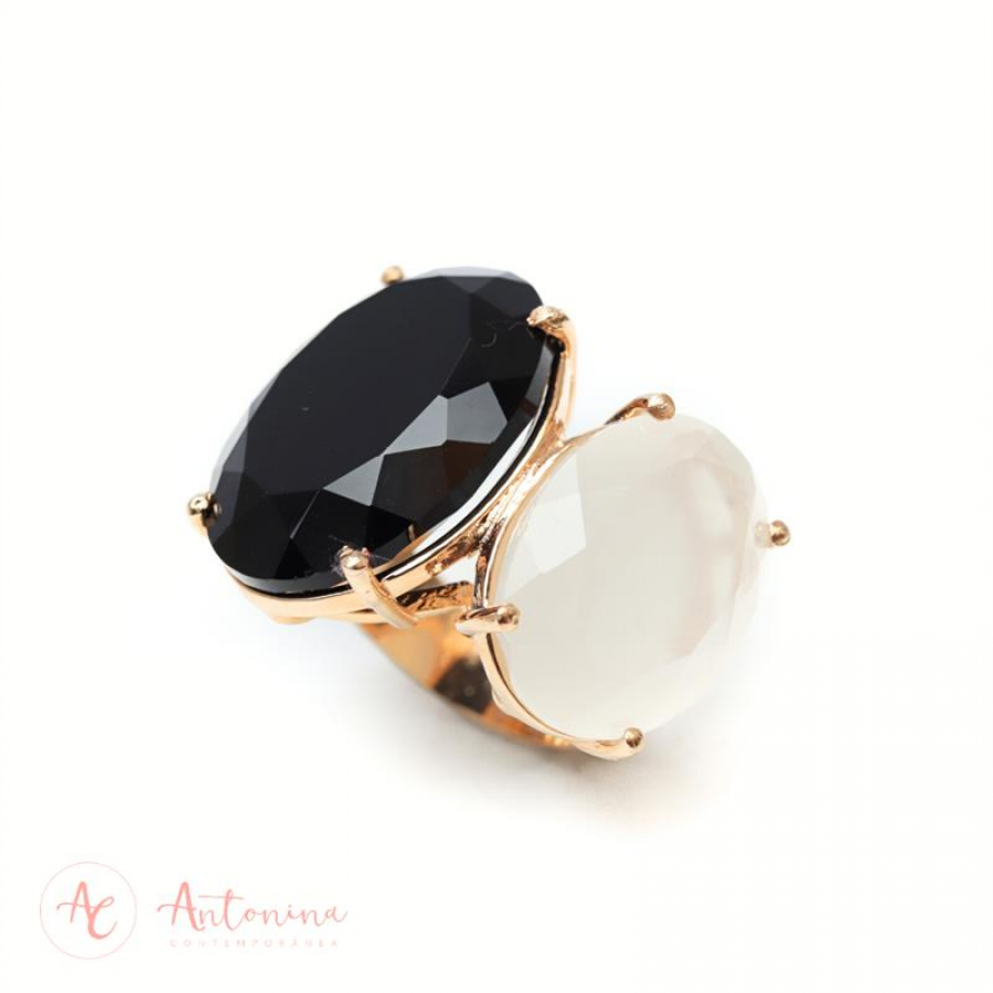 Anel Júlia Ônix Com Quartzo Branco Banhado Em Ouro 18k