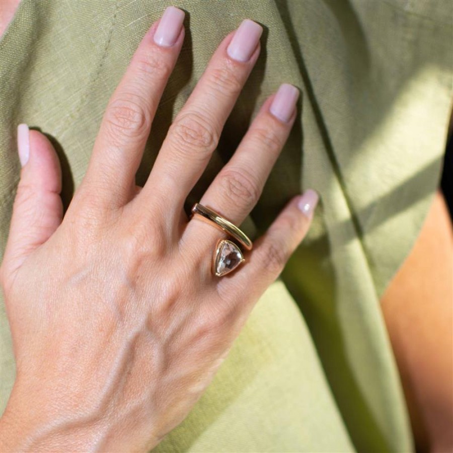 Anel Pedra Triangular Flutuante Banhado Em Ouro 18k