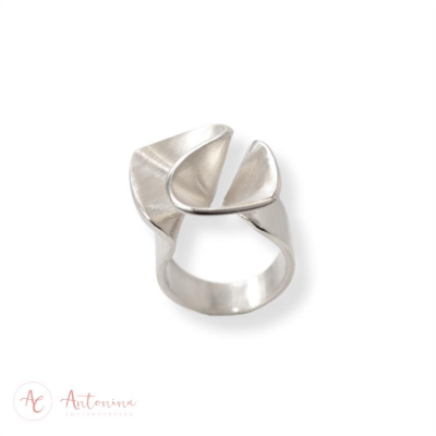 Anel Laço De Fita Banhado Em Prata<br><span style='color:#fff;'>Joias</span>