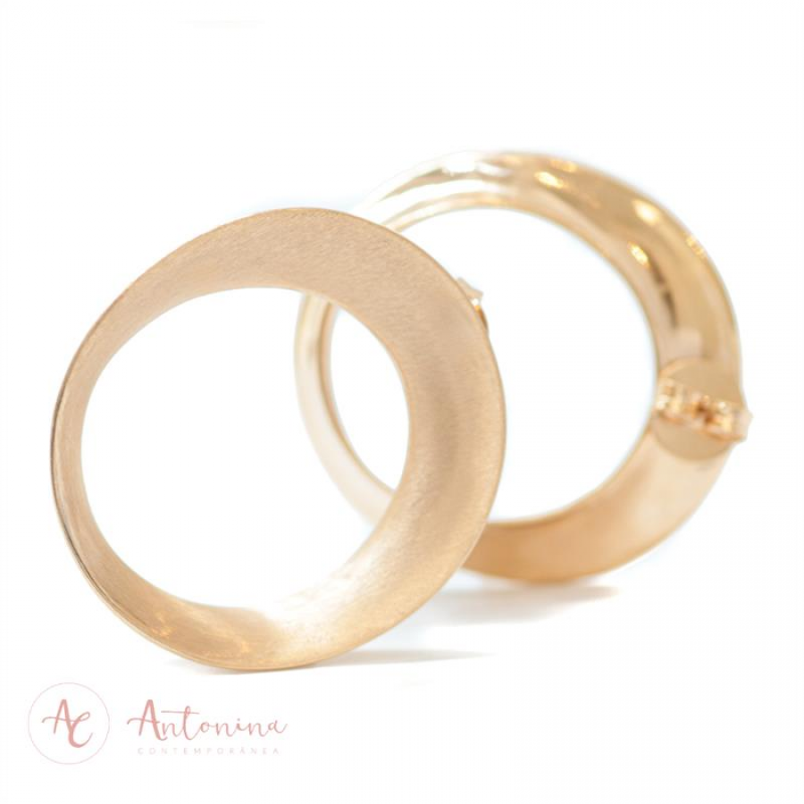 Brinco Fosco Oval Banhado Em Ouro 18k