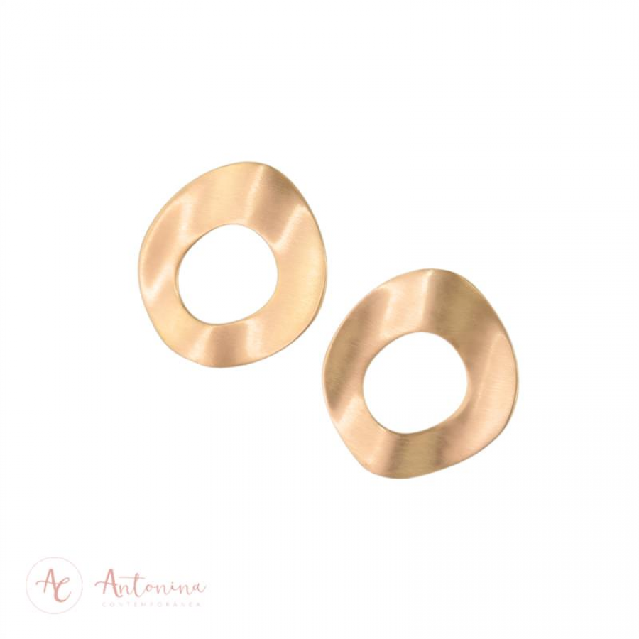 Brinco Vazado Fosco G Banhado Em Ouro 18k