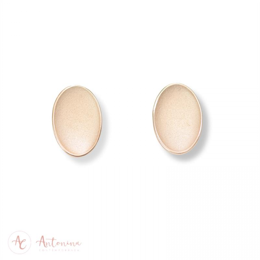 Brinco Oval Côncavo Fosco Banhado Em Ouro 18k