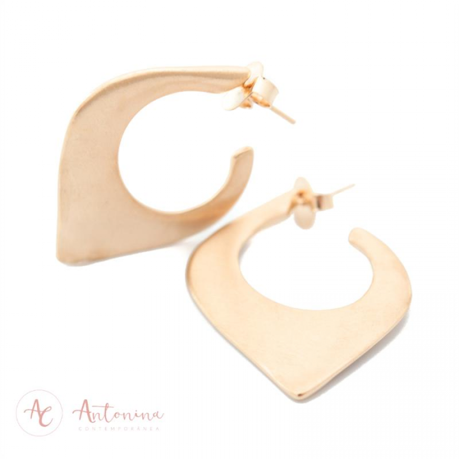 Argola Gota Lateral Fosca Banhado Em Ouro 18k