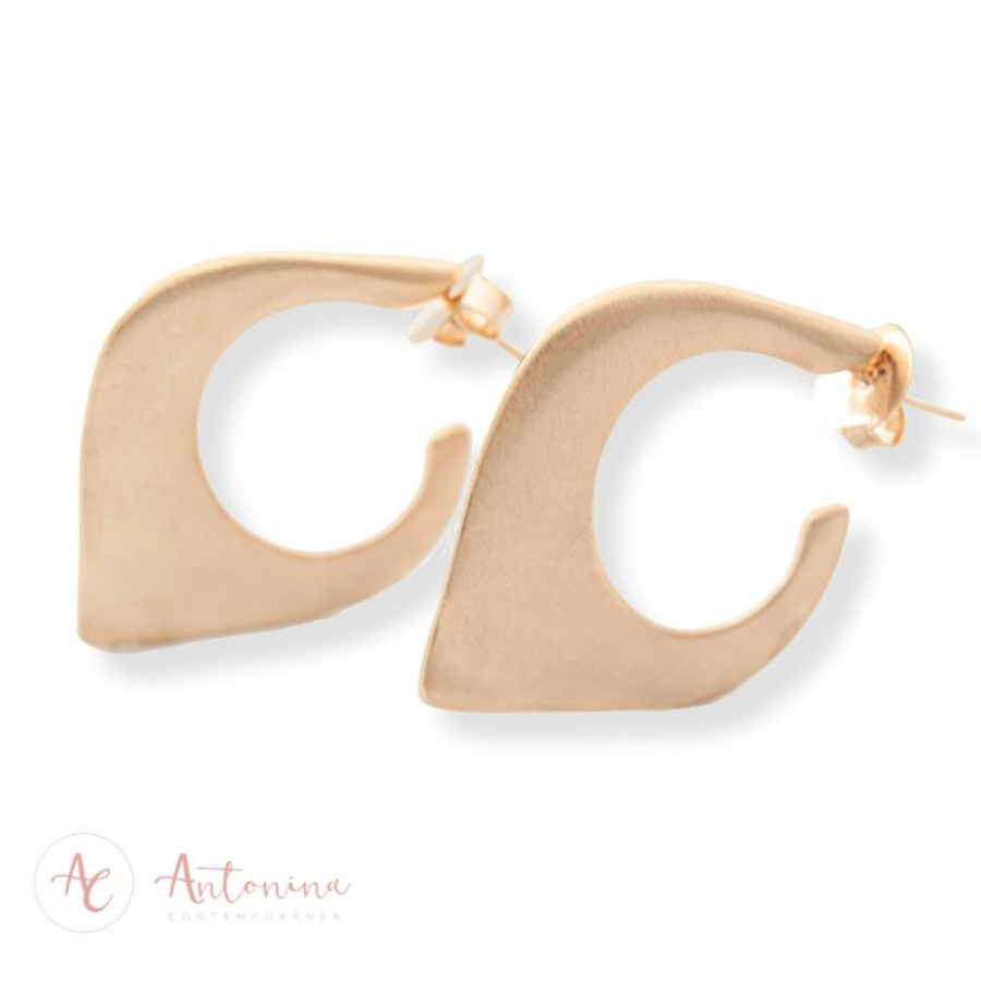 Argola Gota Lateral Fosca Banhado Em Ouro 18k