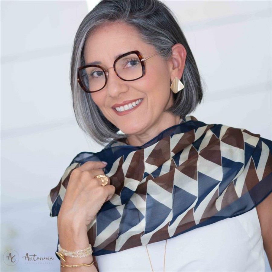 Brinco Quadrado Curvo Fosco Banhado Em Ouro 18k