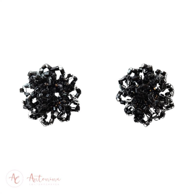 Brinco Cravo Crochê Preto M<br><span style='color:#fff;'>Joias</span>