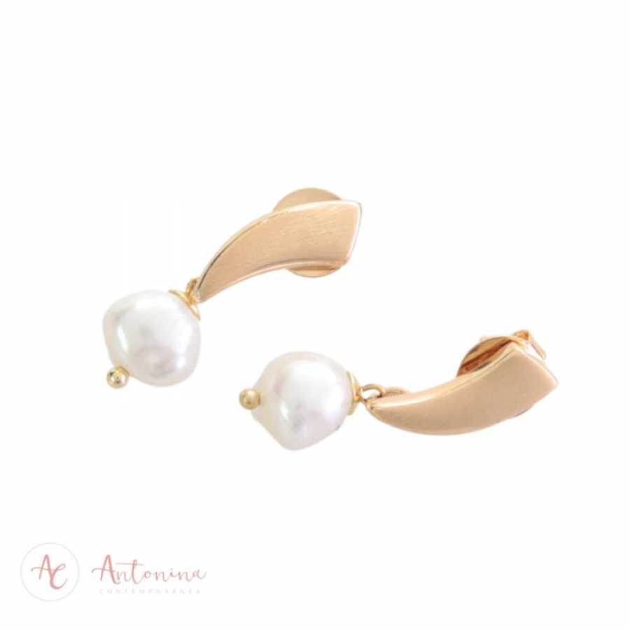 Brinco Base Vírgula Com Pérola Batata P 