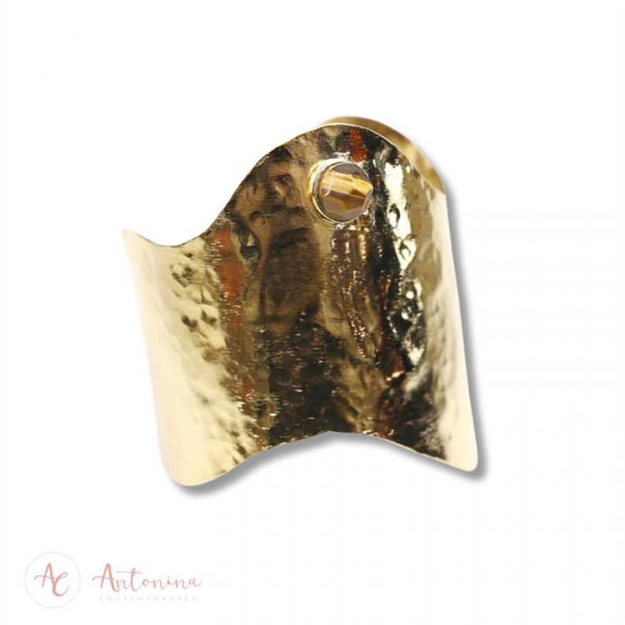 Bracelete Martelado Largo Com Olho De Tigre Banhado Em Ouro 18k